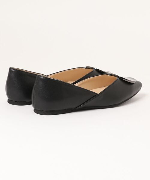 Te chichi(テチチ)の「プレート×セパレートパンプス(パンプス・レディース・オフホワイト/ブラック/モカ・38/37)」の4枚目の写真