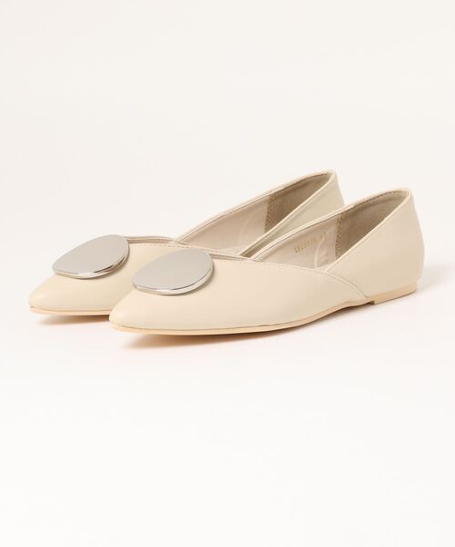 Te chichi(テチチ)の「プレート×セパレートパンプス(パンプス・レディース・オフホワイト/ブラック/モカ・38/37)」の6枚目の写真