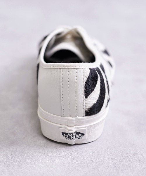 And A(アンドエー)の「VANS ヴァンズ / AUTHENTIC 44 DX PW オーセンティック ゼブラ 切り替えレザーローカットスニーカー / VN0A54F9AXI(スニーカー・メンズ・ホワイト・26.5cm/27cm/27.5cm/28cm)」の16枚目の写真