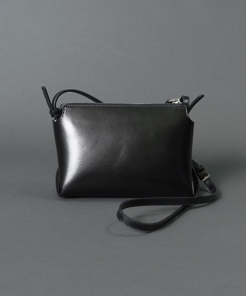 YAHKI(ヤーキ)の「【 YAHKI / ヤーキ 】 SOFT W FACE LEATHER SHOULDER / レザー ショルダーバッグ(ショルダーバッグ・レディース・ブラック/ベージュ/ワイン・FREE)」の4枚目の写真
