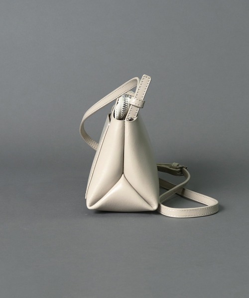 YAHKI(ヤーキ)の「【 YAHKI / ヤーキ 】 SOFT W FACE LEATHER SHOULDER / レザー ショルダーバッグ(ショルダーバッグ・レディース・ブラック/ベージュ/ワイン・FREE)」の7枚目の写真
