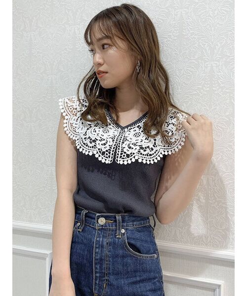 dazzlin(ダズリン)の「ラペルレースカラーニットトップス(ニット/セーター・レディース・パープル/オフホワイト/チャコールグレー/オレンジ・FREE)」の3枚目の写真