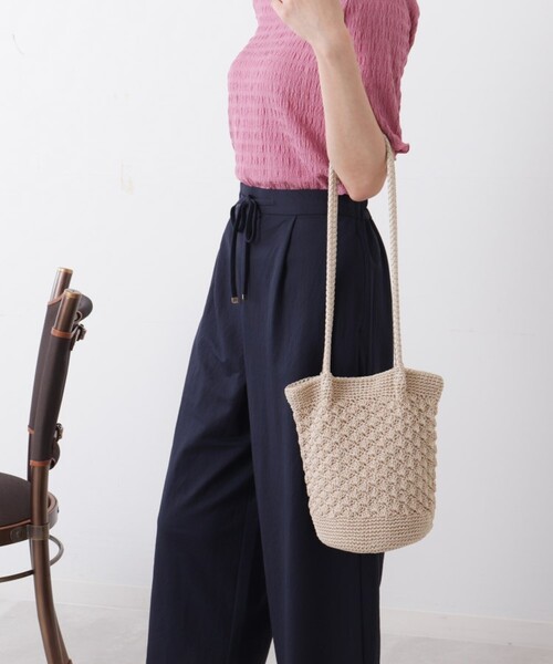 DRESKIP(ドレスキップ)の「◆タックハンドルシェル編みトート(トートバッグ・レディース・ブラック/シルバー/アイボリー・00)」の2枚目の写真