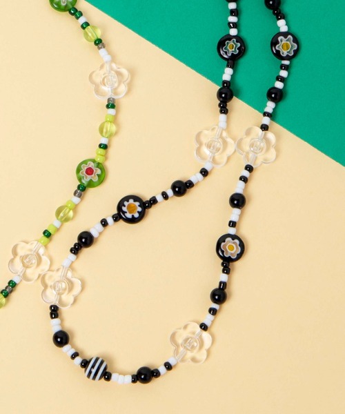 WEGO（ウィゴー）の「WEGO/クリアフラワービーズネックレス（ネックレス・レディース・ブラック/ブルー/グリーン・FREE）」の4枚目の写真