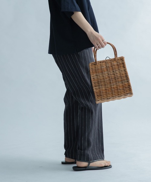 FORK&SPOON（フォークアンドスプーン）の「FORK&SPOON　ピンストライプヘリンボーンパンツ（その他パンツ・レディース・チャコールグレー/ナチュラル・1/2）」の3枚目の写真