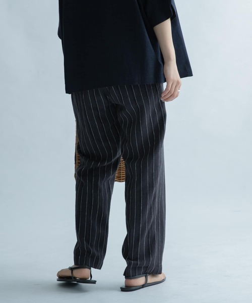 FORK&SPOON（フォークアンドスプーン）の「FORK&SPOON　ピンストライプヘリンボーンパンツ（その他パンツ・レディース・チャコールグレー/ナチュラル・1/2）」の4枚目の写真