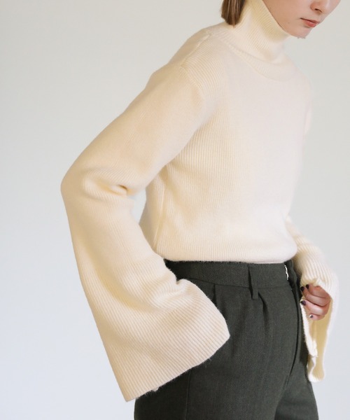 select MOCA（セレクトモカ）の「アルパカタッチフレアスリーブタートルニット（ニット/セーター・レディース・ブラック/アイボリー/モカ・FREE）」の11枚目の写真