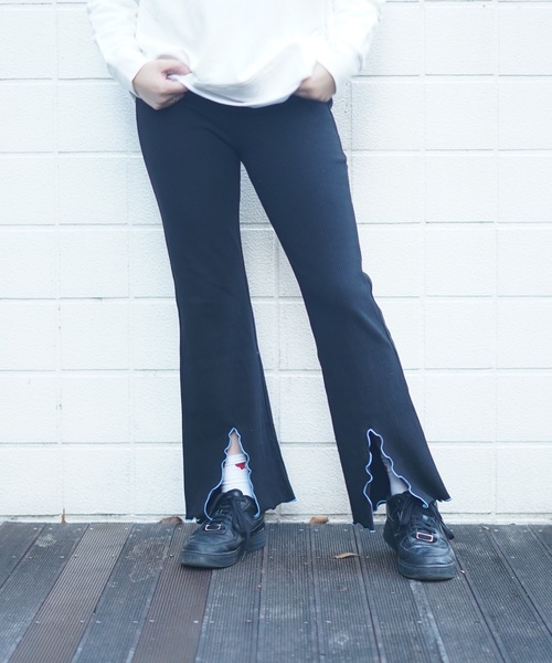 roial（ロイアル）の「WOVEN/ROIAL(ロイアル）ワイドフレアスリット入りリブロングパンツ（その他パンツ・レディース・ブルー系その他/ブラック/ベージュ・SMALL/MEDIUM）」の18枚目の写真