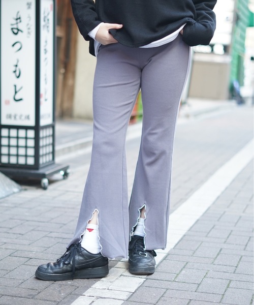 roial（ロイアル）の「WOVEN/ROIAL(ロイアル）ワイドフレアスリット入りリブロングパンツ（その他パンツ・レディース・ブルー系その他/ブラック/ベージュ・SMALL/MEDIUM）」の5枚目の写真