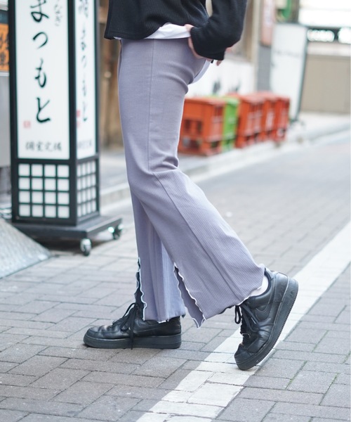 roial（ロイアル）の「WOVEN/ROIAL(ロイアル）ワイドフレアスリット入りリブロングパンツ（その他パンツ・レディース・ブルー系その他/ブラック/ベージュ・SMALL/MEDIUM）」の6枚目の写真