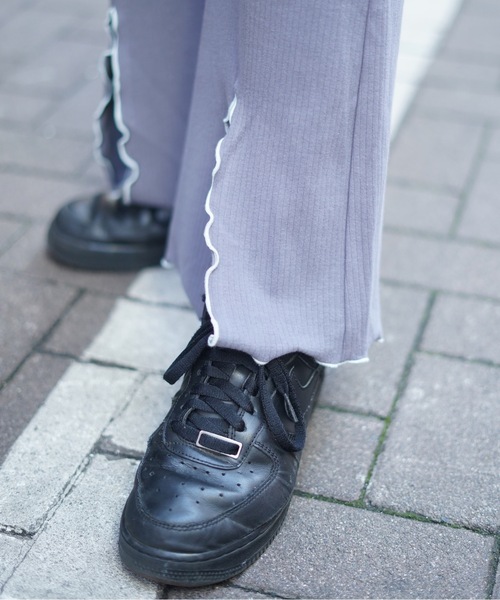 roial（ロイアル）の「WOVEN/ROIAL(ロイアル）ワイドフレアスリット入りリブロングパンツ（その他パンツ・レディース・ブルー系その他/ブラック/ベージュ・SMALL/MEDIUM）」の8枚目の写真