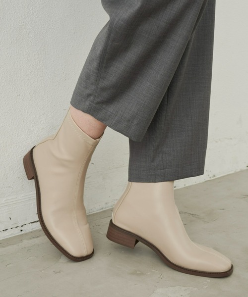 Aunt Marie's(アントマリーズ)の「スクエアトゥレザーショートブーツ(ブーツ・レディース・ブラック/ダークブラウン/ベージュ/アイボリー/カーキ・S/M/L)」の6枚目の写真