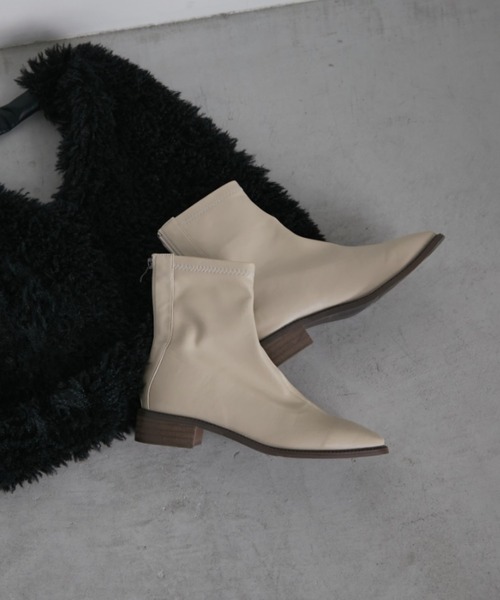 Aunt Marie's(アントマリーズ)の「スクエアトゥレザーショートブーツ(ブーツ・レディース・ブラック/ダークブラウン/ベージュ/アイボリー/カーキ・S/M/L)」の20枚目の写真