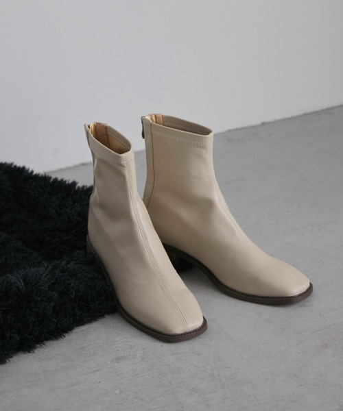 Aunt Marie's(アントマリーズ)の「スクエアトゥレザーショートブーツ(ブーツ・レディース・ブラック/ダークブラウン/ベージュ/アイボリー/カーキ・S/M/L)」の21枚目の写真