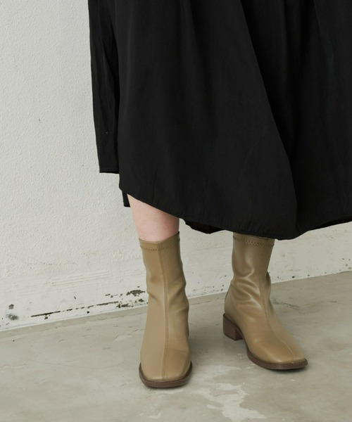 Aunt Marie's(アントマリーズ)の「スクエアトゥレザーショートブーツ(ブーツ・レディース・ブラック/ダークブラウン/ベージュ/アイボリー/カーキ・S/M/L)」の12枚目の写真