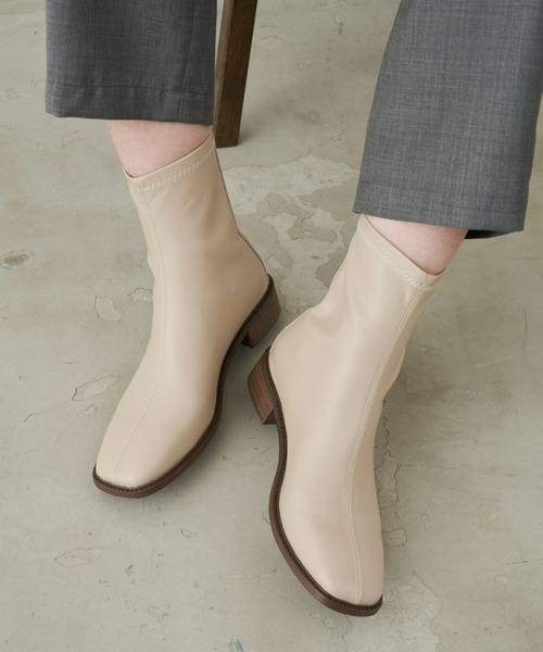 Aunt Marie's(アントマリーズ)の「スクエアトゥレザーショートブーツ(ブーツ・レディース・ブラック/ダークブラウン/ベージュ/アイボリー/カーキ・S/M/L)」の11枚目の写真