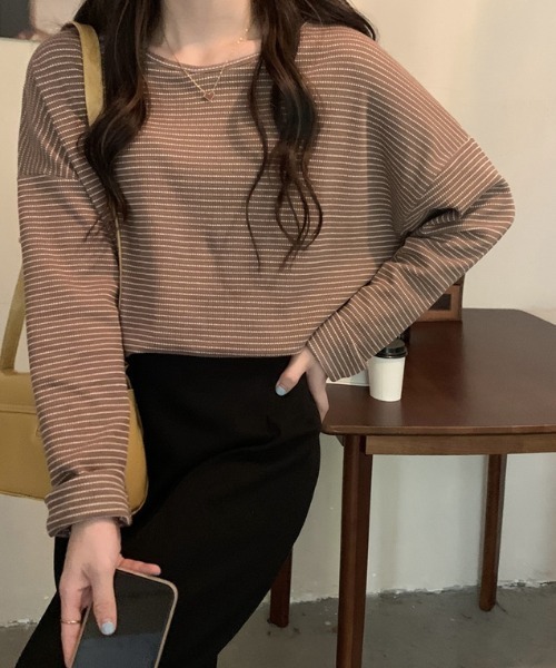 mebole(メボレ)の「シンプルボーダーロングスリーブTシャツ(Tシャツ/カットソー・レディース・ホワイト/ブラック/ブラウン・FREE)」の4枚目の写真