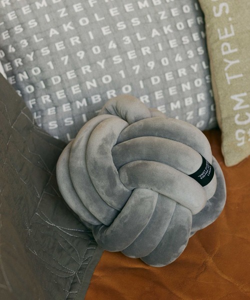 LAKOLE（ラコレ）の「ノットクッション / 298174（クッション