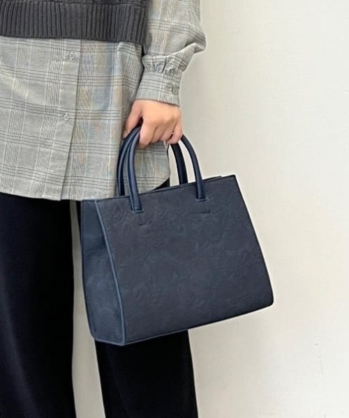 koe（コエ）の「型押しペイズリー柄トートバッグ（トートバッグ・レディース・ネイビー/ブラウン/アイボリー・FREE）」の3枚目の写真