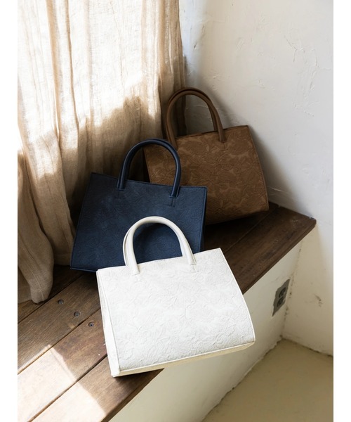 koe（コエ）の「型押しペイズリー柄トートバッグ（トートバッグ・レディース・ネイビー/ブラウン/アイボリー・FREE）」の4枚目の写真