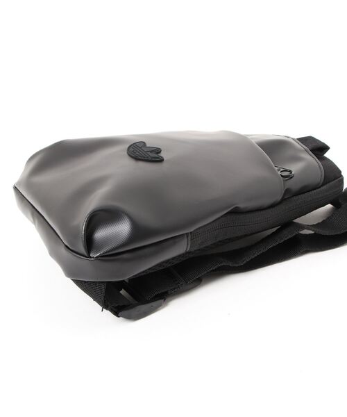 adidas Originals（アディダスオリジナルス）の「【adidas originals / アディダスオリジナルス】RIFTA ボディバッグ（ボディバッグ/ウエストポーチ・レディース・ブラック/カーキ・FREE）」の5枚目の写真