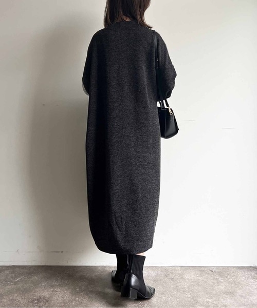 Chez toi(シェトワ)の「ブロッキングハイネックニットソーワンピース(ワンピース・レディース・ライトグレー/チャコールグレー/ベージュ・FREE)」の11枚目の写真