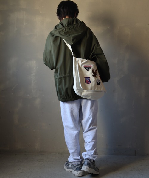 SPINNS（スピンズ）の「ワッペンコットンショルダーバッグ