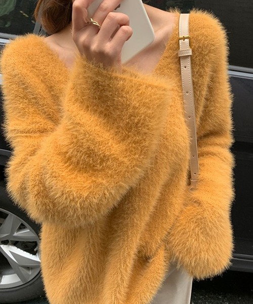 LAFFMO（ラフモ）の「Vネックシャギーニットプルオーバー（ニット/セーター・レディース・ブラック/ピンク/オフホワイト/イエロー/ブルー/ブラウン/グレー・FREE）」の6枚目の写真