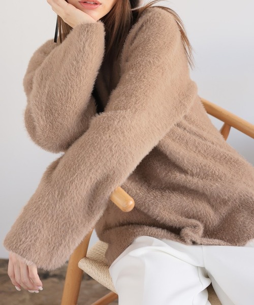 LAFFMO（ラフモ）の「Vネックシャギーニットプルオーバー（ニット/セーター・レディース・ブラック/ピンク/オフホワイト/イエロー/ブルー/ブラウン/グレー・FREE）」の11枚目の写真