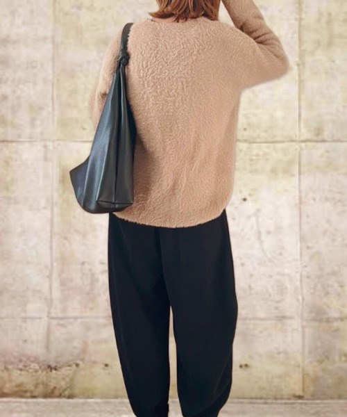 LAFFMO（ラフモ）の「Vネックシャギーニットプルオーバー（ニット/セーター・レディース・ブラック/ピンク/オフホワイト/イエロー/ブルー/ブラウン/グレー・FREE）」の16枚目の写真