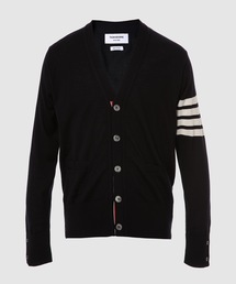 THOM BROWNE | CLASSIC V NECK CARDIGAN W/ 4 BAR SLEEVE IN SUSTAINABLE FINE MERINO WOOL(カーディガン/ボレロ)