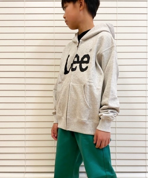 Lee（リー）の「Lee/リー キッズ　30/10裏毛ロゴ入りZIPパーカー（パーカー・キッズ・グレー/ブラック・150/130/140）」の8枚目の写真