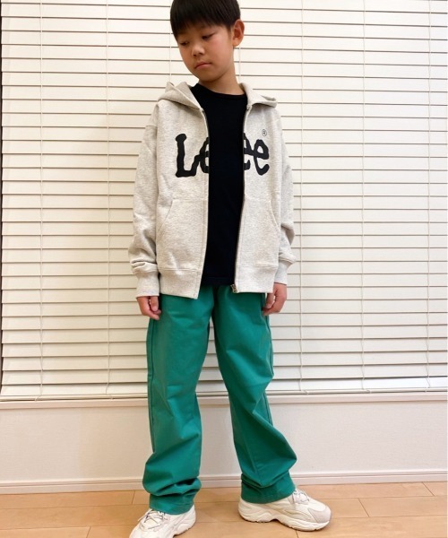 Lee（リー）の「Lee/リー キッズ　30/10裏毛ロゴ入りZIPパーカー（パーカー・キッズ・グレー/ブラック・150/130/140）」の14枚目の写真