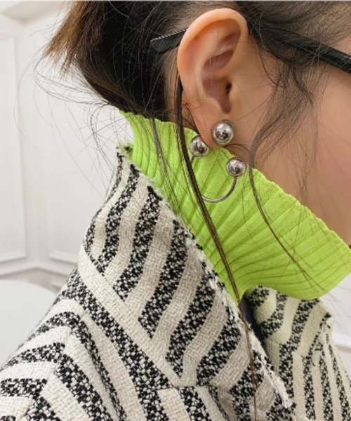 LYEON(リヨン)の「スリーボールピアス(ピアス(両耳用)・レディース・ゴールド/シルバー・FREE)」の1枚目の写真