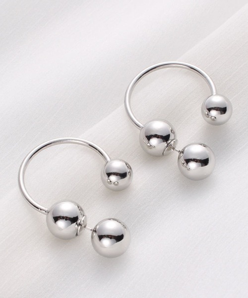 LYEON(リヨン)の「スリーボールピアス(ピアス(両耳用)・レディース・ゴールド/シルバー・FREE)」の3枚目の写真