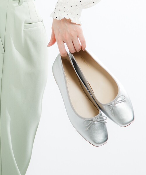 couture brooch（クチュールブローチ）の「カラーソフトバレエシューズ（パンプス・レディース・アイボリー/シルバー/ブラック・35/30/45）」の4枚目の写真