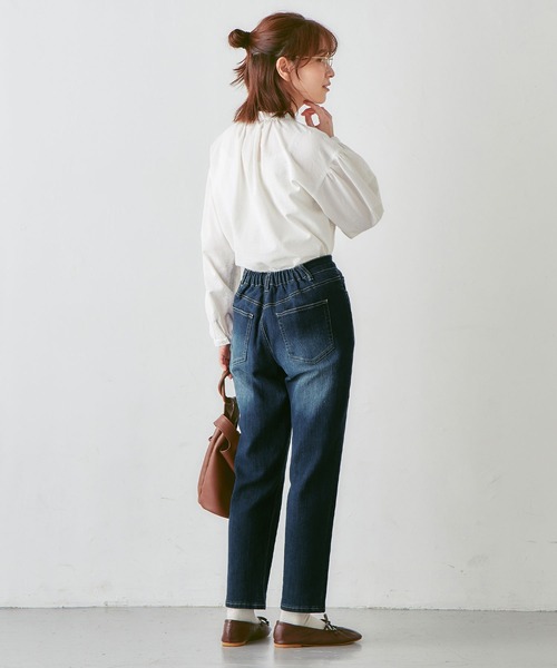 Viola e Viola(ヴィオラエヴィオラ)の「ちょうどいいゆる感、デニムパンツ(デニムパンツ・レディース・ライトブルー/ナチュラル/ダークネイビー/ネイビー・X-LARGE/MEDIUM/XX-LARGE/LARGE)」の7枚目の写真