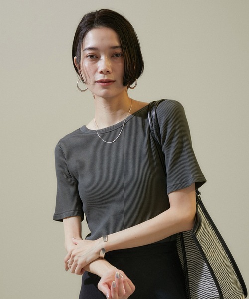 SALON adam et rope'(サロン アダム エ ロペ)の「【セットアップ対応】【2WAY】ガーメントダイハーフスリーブリブプルオーバー(Tシャツ/カットソー・レディース・オフホワイト/ブラウン/チャコールグレー/グレー系その他/ブラウン系その他3・FREE)」の3枚目の写真