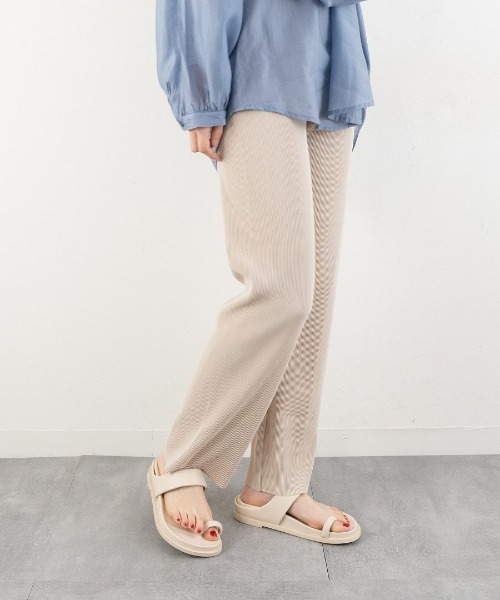 Fabby fabby（ファビィーファビィー）の「サムトングコンフォートサンダル（サンダル・レディース・ブラック/アイボリー・MEDIUM/SMALL/LARGE）」の13枚目の写真