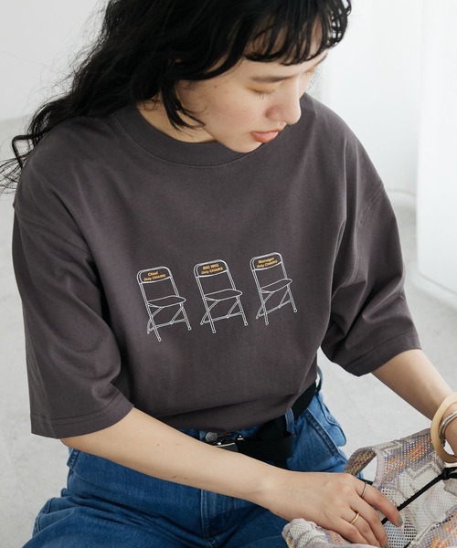 CRAFT STANDARD BOUTIQUE(クラフトスタンダードブティック)の「CHAIR TEE(Tシャツ/カットソー・レディース・チャコールグレー/アイボリー/オフホワイト・L/M/XL)」の1枚目の写真