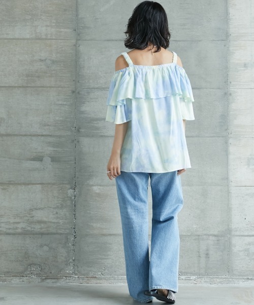 GEVS.(ジェイヴィス)の「<大きいサイズ> ムラ染プリントオフショルフリルブラウス GEVS.(シャツ/ブラウス・レディース・ブルー系/パープル系・4L/LL/5L/L/3L)」の14枚目の写真