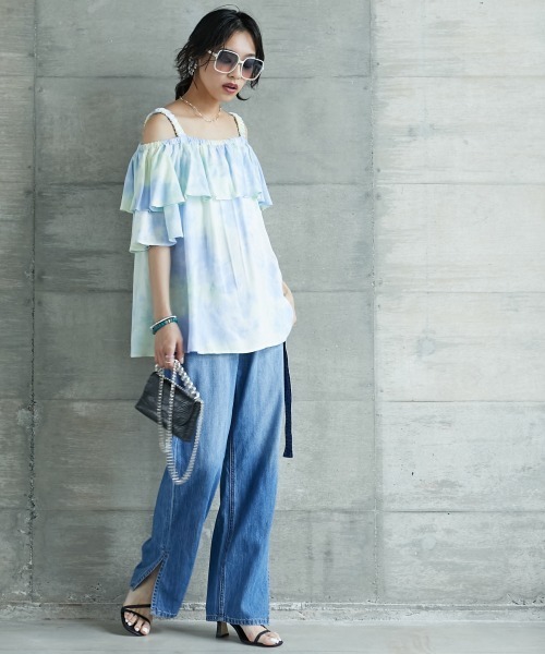 GEVS.(ジェイヴィス)の「<大きいサイズ> ムラ染プリントオフショルフリルブラウス GEVS.(シャツ/ブラウス・レディース・ブルー系/パープル系・4L/LL/5L/L/3L)」の7枚目の写真