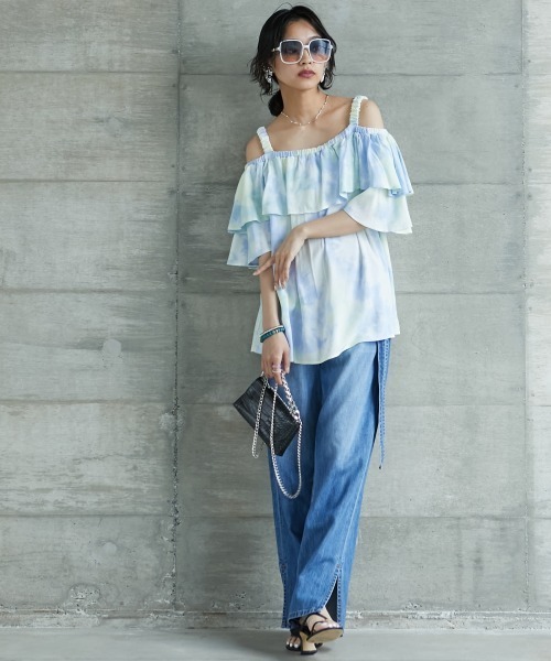 GEVS.(ジェイヴィス)の「<大きいサイズ> ムラ染プリントオフショルフリルブラウス GEVS.(シャツ/ブラウス・レディース・ブルー系/パープル系・4L/LL/5L/L/3L)」の8枚目の写真