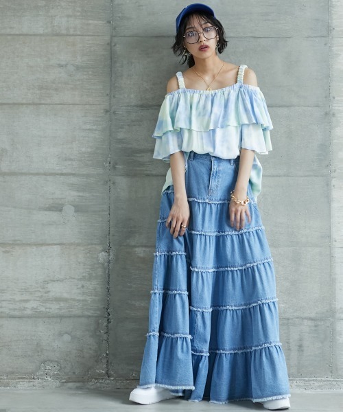 GEVS.(ジェイヴィス)の「<大きいサイズ> ムラ染プリントオフショルフリルブラウス GEVS.(シャツ/ブラウス・レディース・ブルー系/パープル系・4L/LL/5L/L/3L)」の3枚目の写真