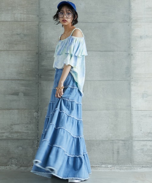 GEVS.(ジェイヴィス)の「<大きいサイズ> ムラ染プリントオフショルフリルブラウス GEVS.(シャツ/ブラウス・レディース・ブルー系/パープル系・4L/LL/5L/L/3L)」の5枚目の写真