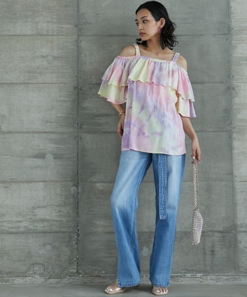 GEVS.(ジェイヴィス)の「<大きいサイズ> ムラ染プリントオフショルフリルブラウス GEVS.(シャツ/ブラウス・レディース・ブルー系/パープル系・4L/LL/5L/L/3L)」の6枚目の写真