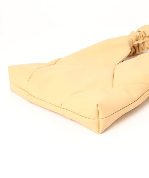 prose verse(プロズヴェール)の「ギャザーハンドル2wayショルダーBAG(ハンドバッグ・レディース・イエロー/ブラック/アイボリー・フリ-)」の4枚目の写真