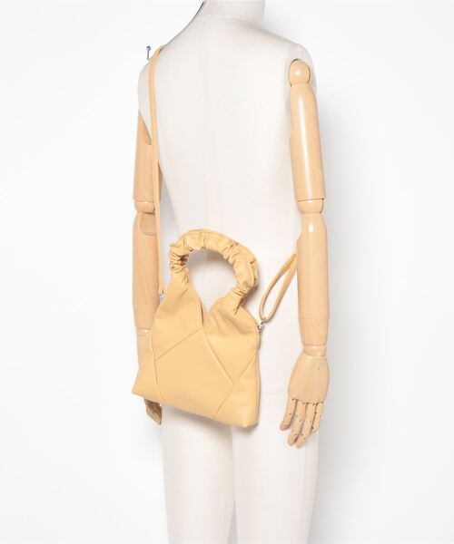 prose verse(プロズヴェール)の「ギャザーハンドル2wayショルダーBAG(ハンドバッグ・レディース・イエロー/ブラック/アイボリー・フリ-)」の7枚目の写真