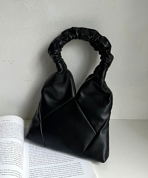 prose verse(プロズヴェール)の「ギャザーハンドル2wayショルダーBAG(ハンドバッグ・レディース・イエロー/ブラック/アイボリー・フリ-)」の2枚目の写真