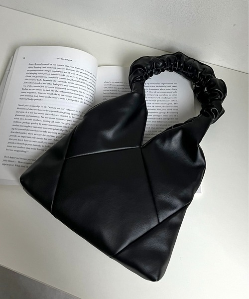prose verse(プロズヴェール)の「ギャザーハンドル2wayショルダーBAG(ハンドバッグ・レディース・イエロー/ブラック/アイボリー・フリ-)」の9枚目の写真